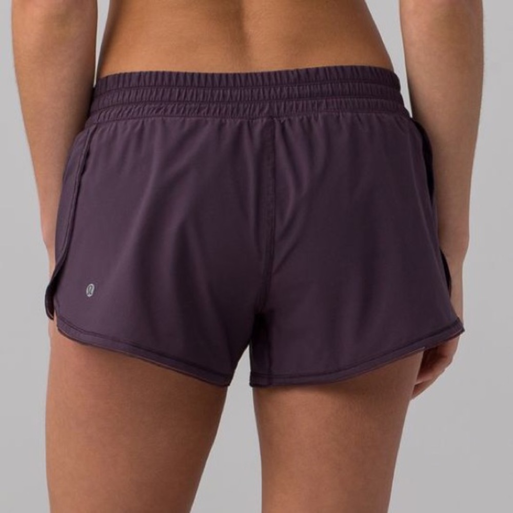 Lululemon black currant seek the heat short